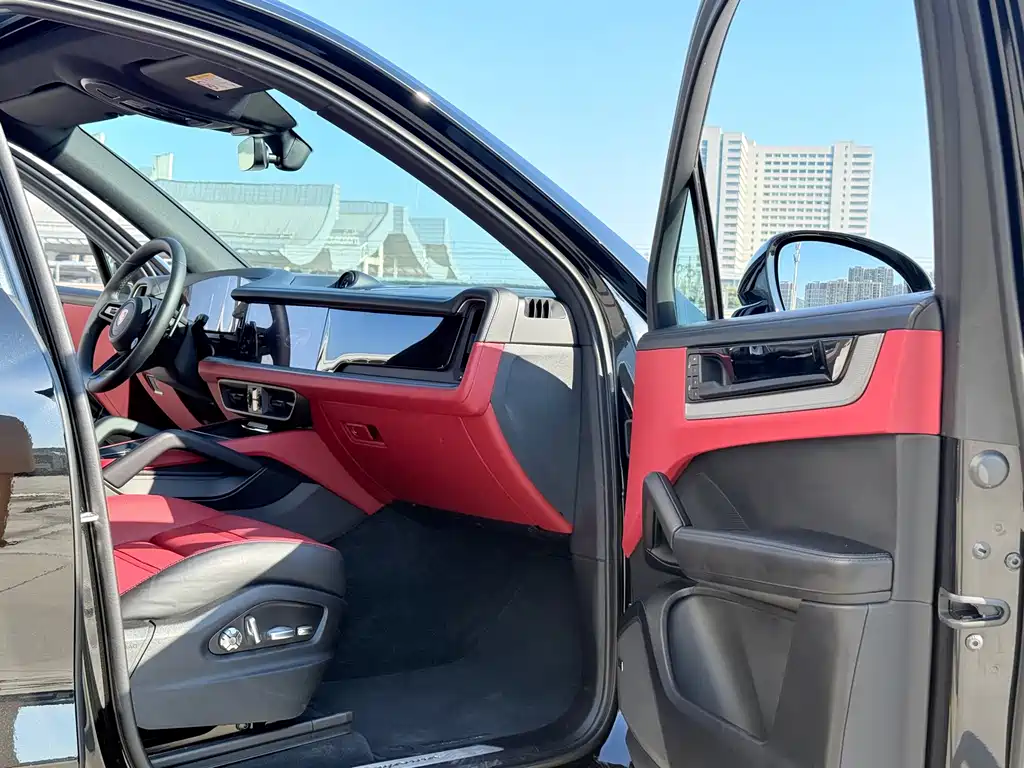 Porsche Cayenne — миниатюра 6