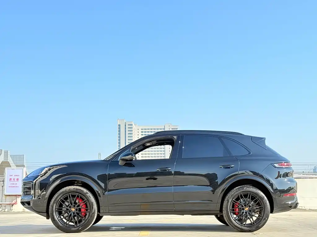 Porsche Cayenne — миниатюра 12