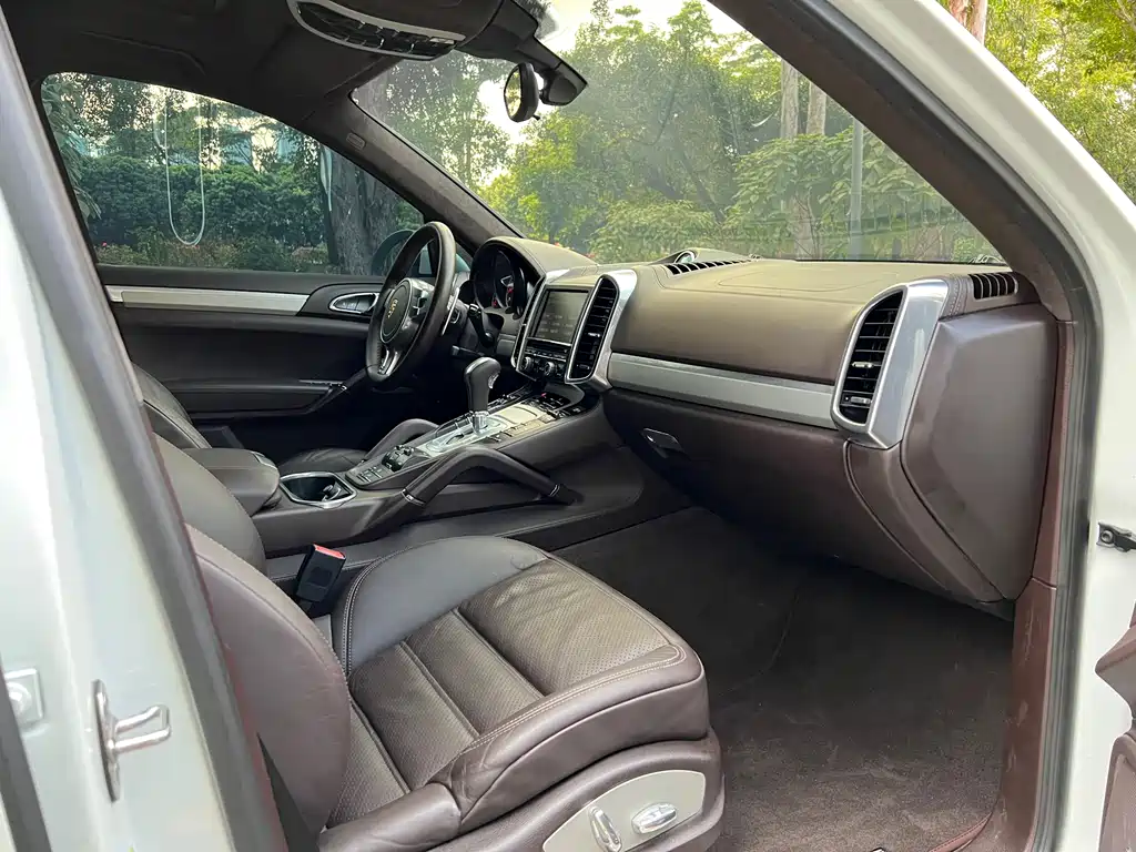 Porsche Cayenne 2012 Cayenne GTS 4.8L