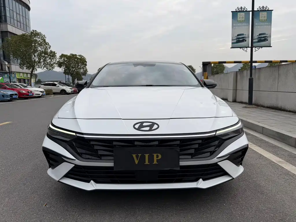 Hyundai Elantra 2024