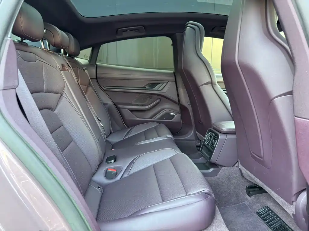 Porsche Taycan — миниатюра 13