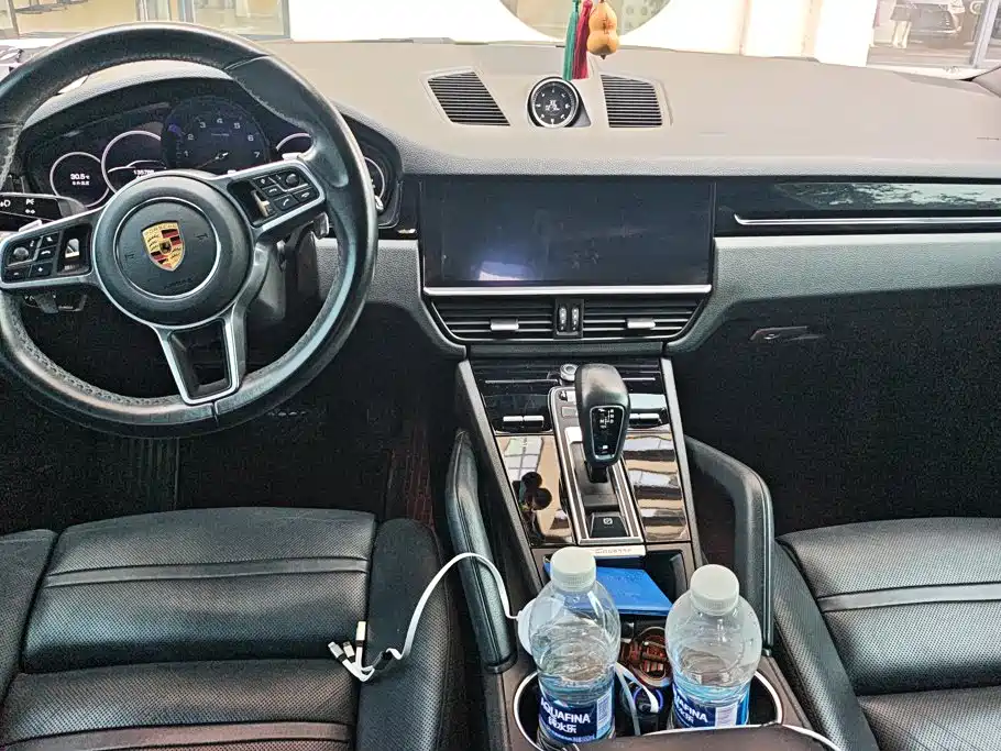 Porsche Cayenne — миниатюра 12