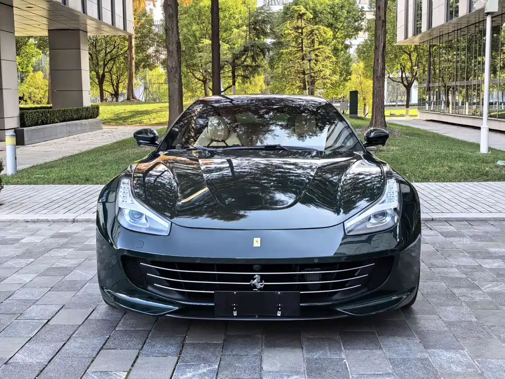 FERRARI GTC4LUSSO