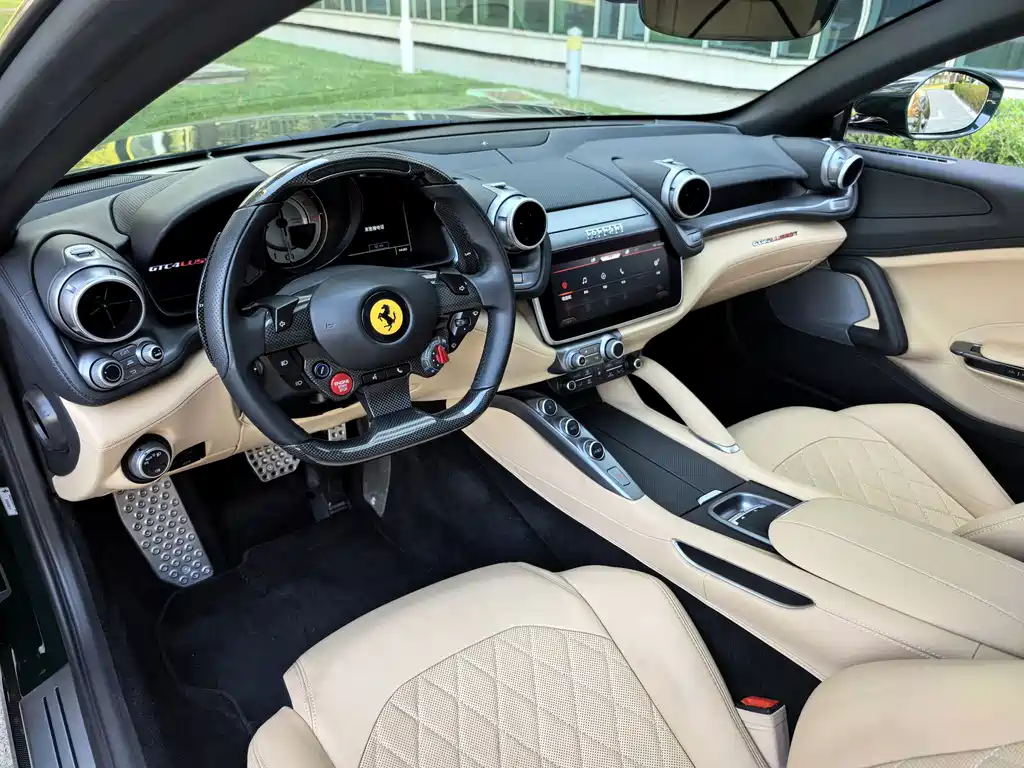 FERRARI GTC4LUSSO