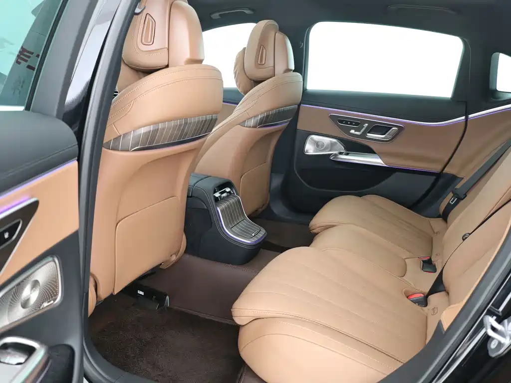 Mercedes-Benz E-Class — миниатюра 8