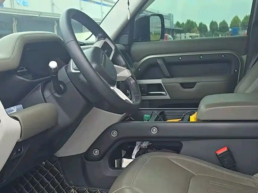 Land Rover Defender — миниатюра 8