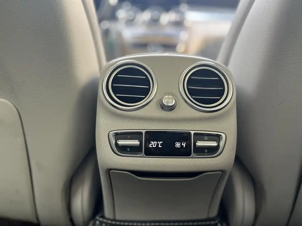 Mercedes-Benz C-Class — миниатюра 17