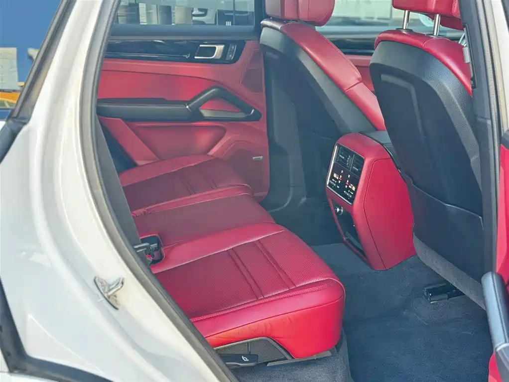 Porsche Cayenne — миниатюра 10