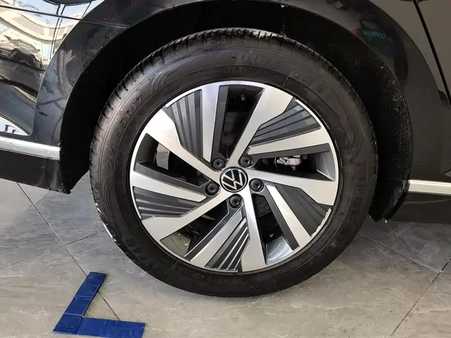 VOLKSWAGEN MAGOTAN GTE PLUG IN HYBRID