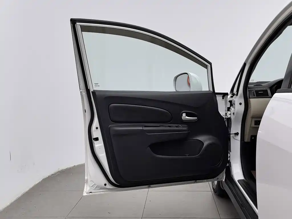 Venucia R50 — миниатюра 8