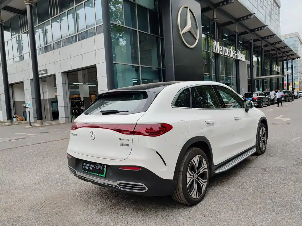 Mercedes-Benz EQE SUV — миниатюра 4