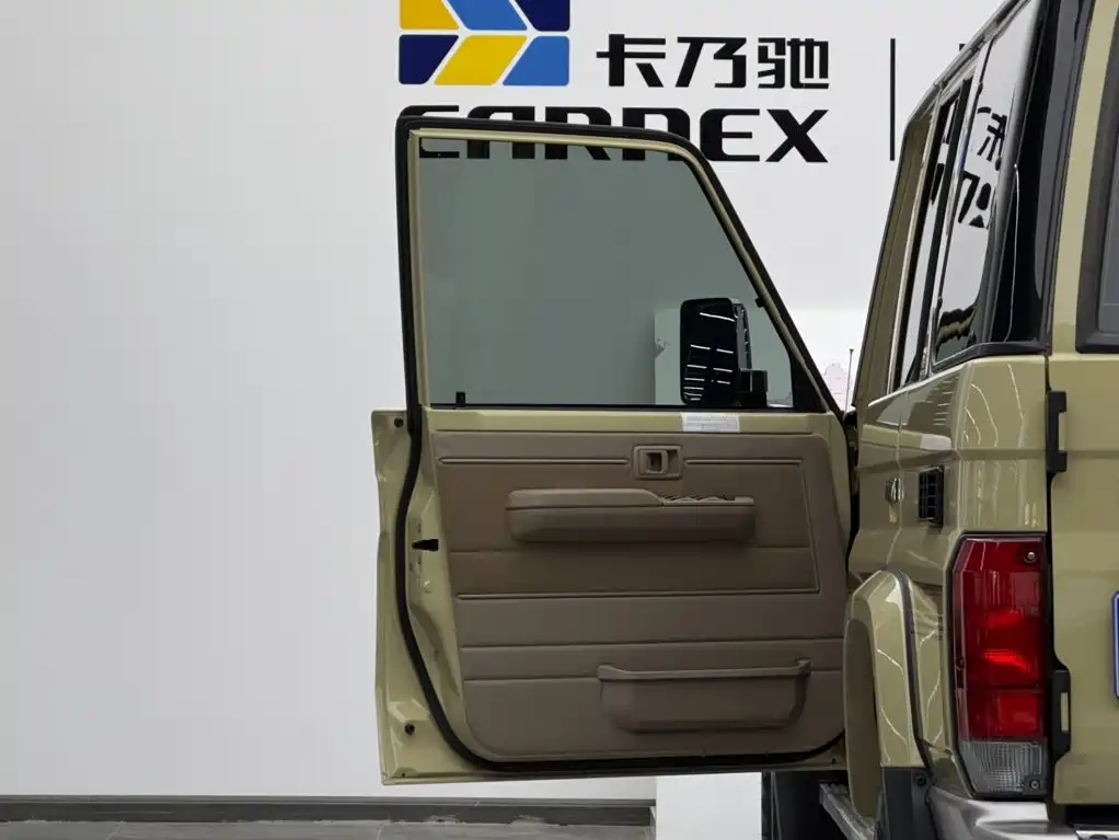 Toyota Land Cruiser — миниатюра 7