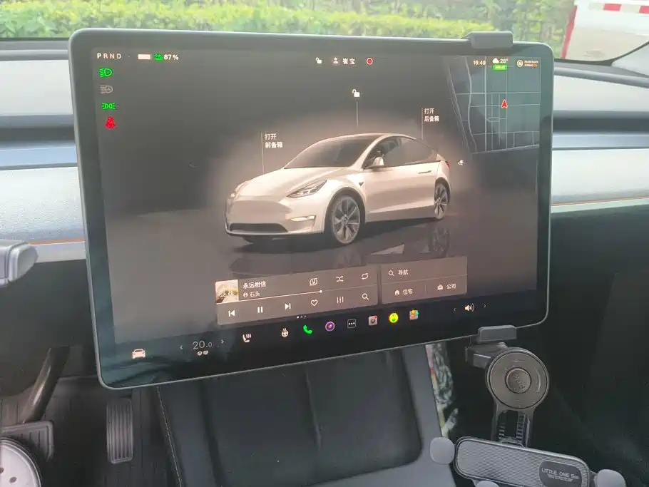 Tesla Model Y — миниатюра 14