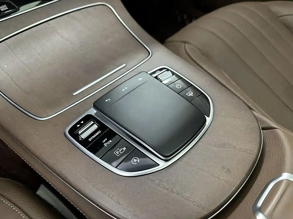 Mercedes-Benz E-Class — миниатюра 18