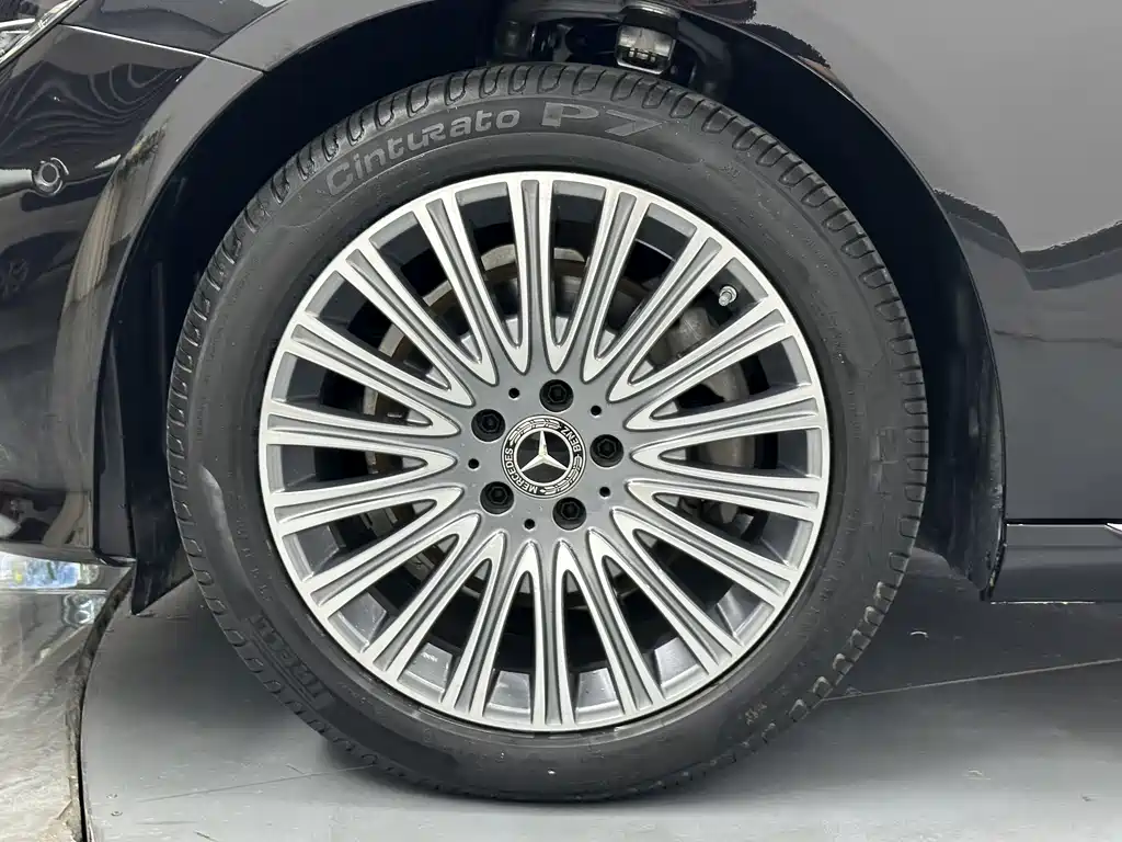 Mercedes-Benz E-Class — миниатюра 24