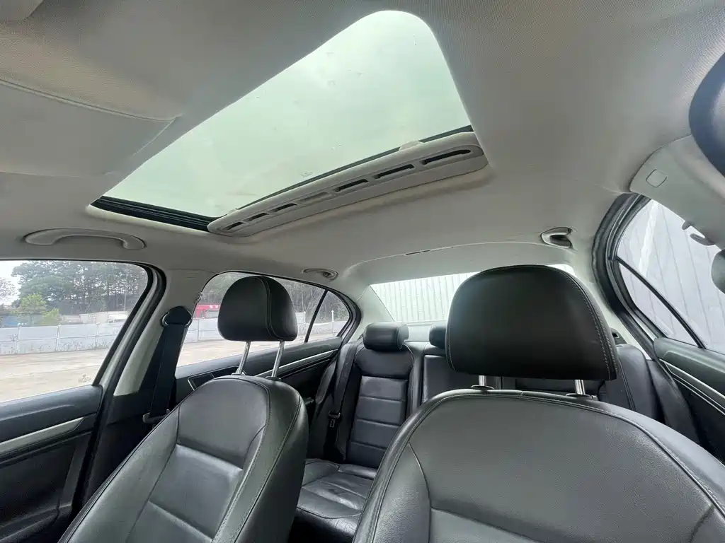Volkswagen Lavida 2015 1.6L AT Comfort