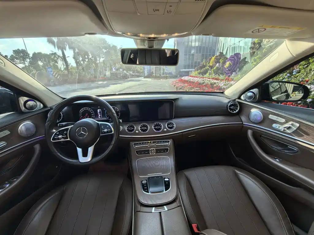 Mercedes-Benz E-Class — миниатюра 6