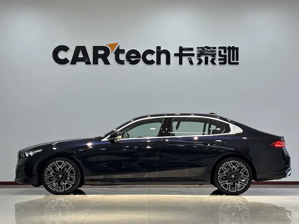 BMW 5 Series — миниатюра 5