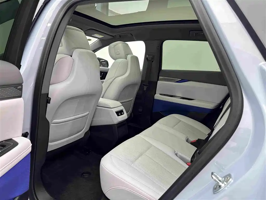 Cadillac IQ — миниатюра 18