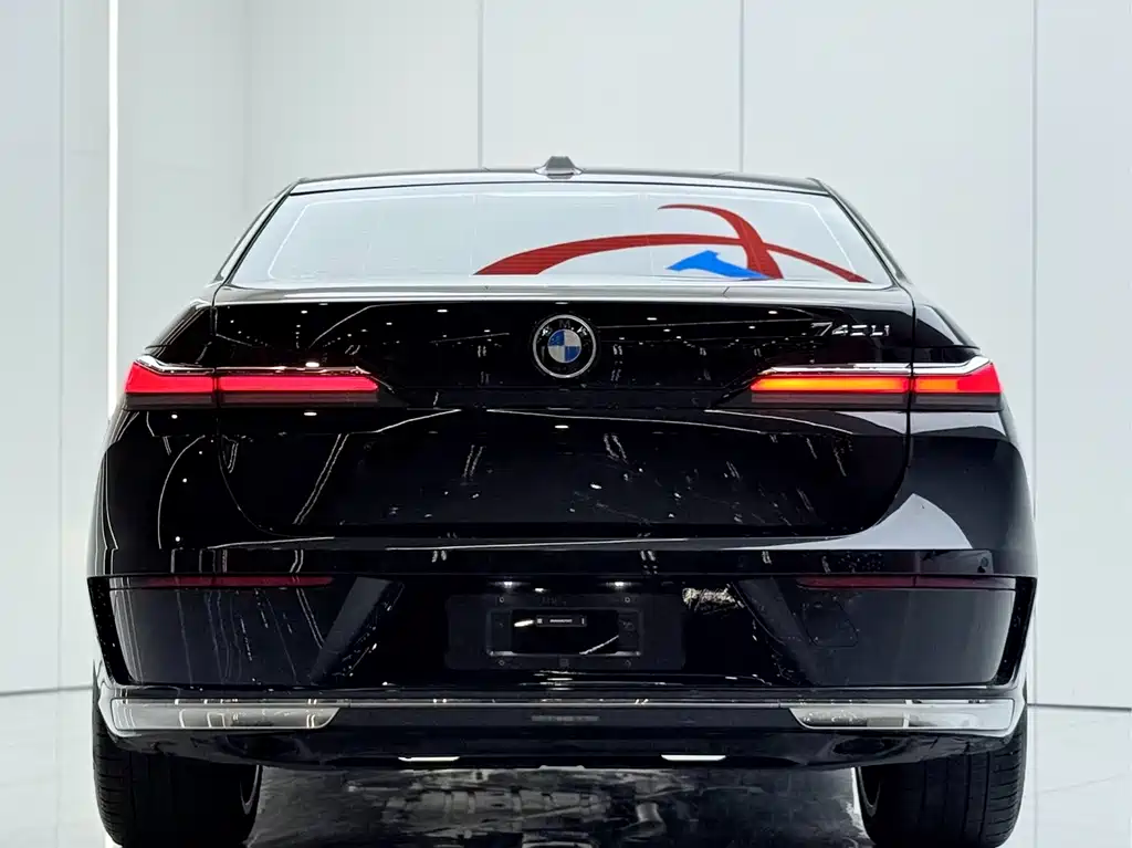 BMW 7 Series — миниатюра 16
