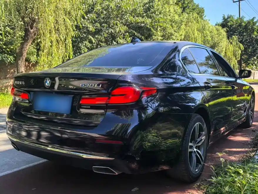 BMW 5 Series — миниатюра 6