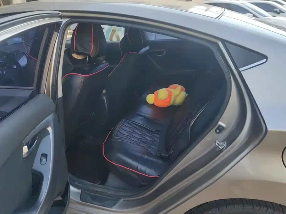 Hyundai Elantra Langdong — миниатюра 11