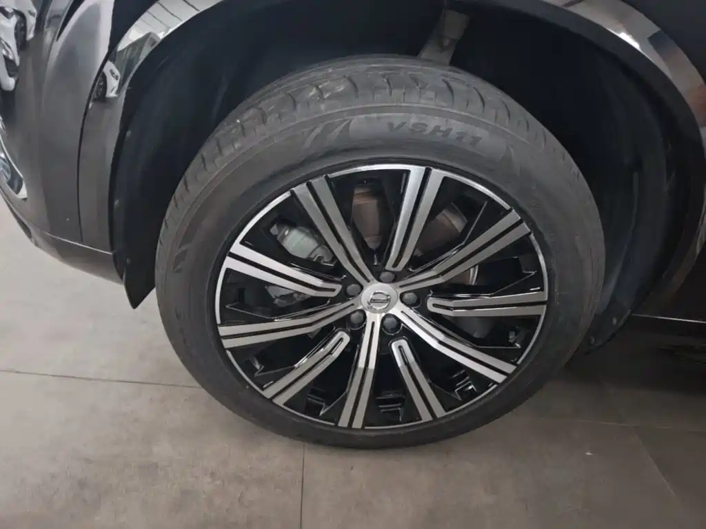 Volvo XC90 — миниатюра 23