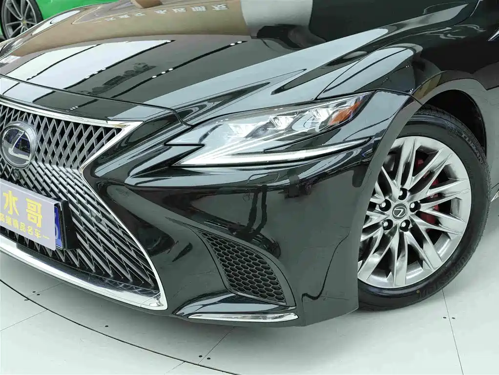 Lexus LS — миниатюра 17