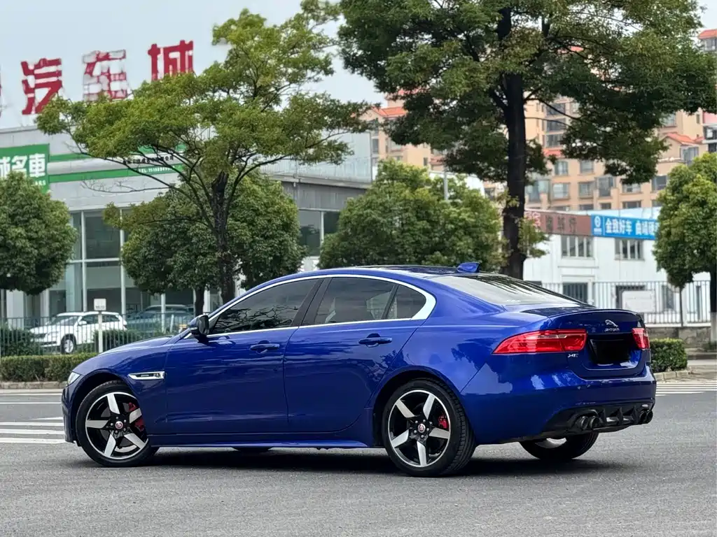 Jaguar XE — миниатюра 6