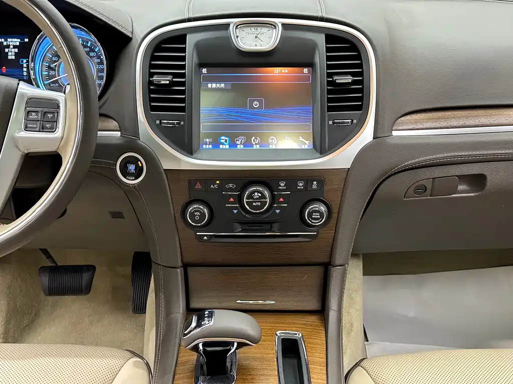 Chrysler 300C — миниатюра 20