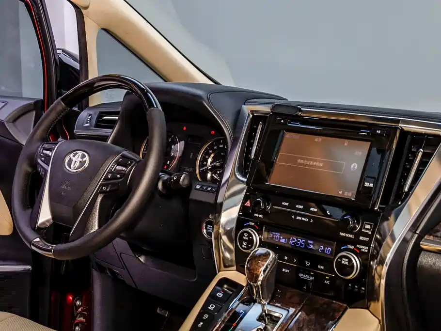 Toyota Alphard — миниатюра 30