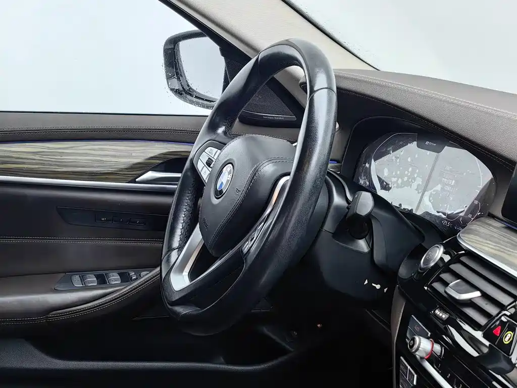 BMW 5 Series New Energy — миниатюра 22