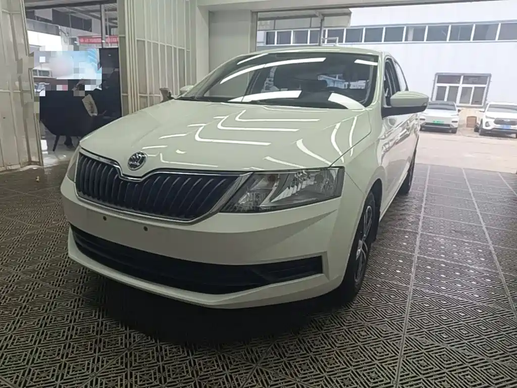 Skoda Rapid Spaceback — миниатюра 2