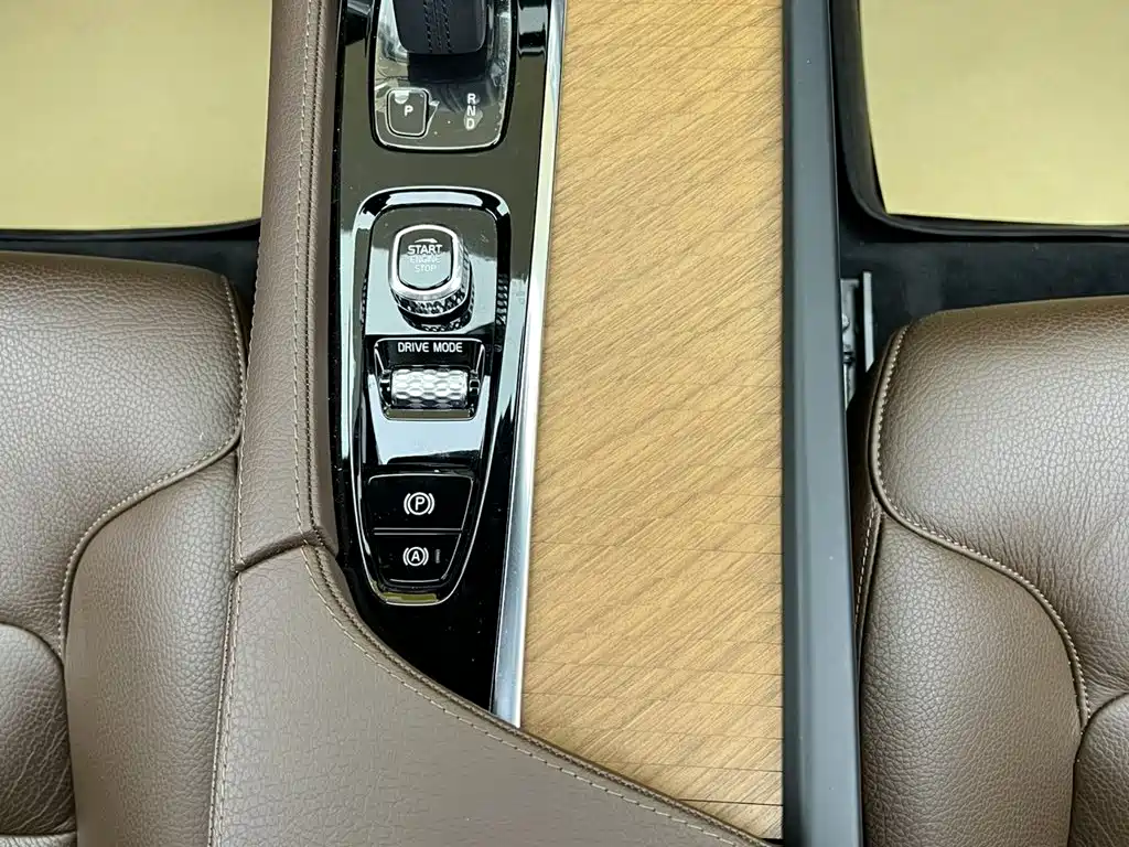 Volvo XC90 — миниатюра 20