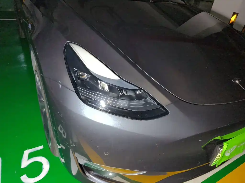 Tesla Model Y — миниатюра 8