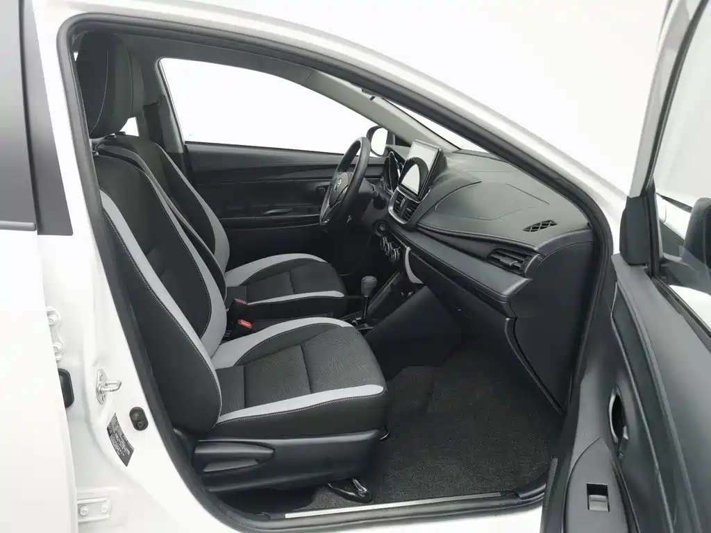 Toyota Yaris L — миниатюра 23
