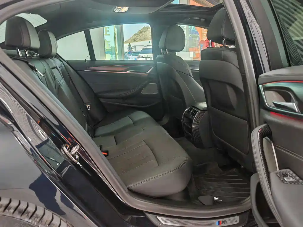 BMW 5 Series (Import) — миниатюра 12