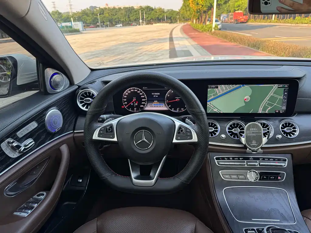 Mercedes-Benz E-Class — миниатюра 20