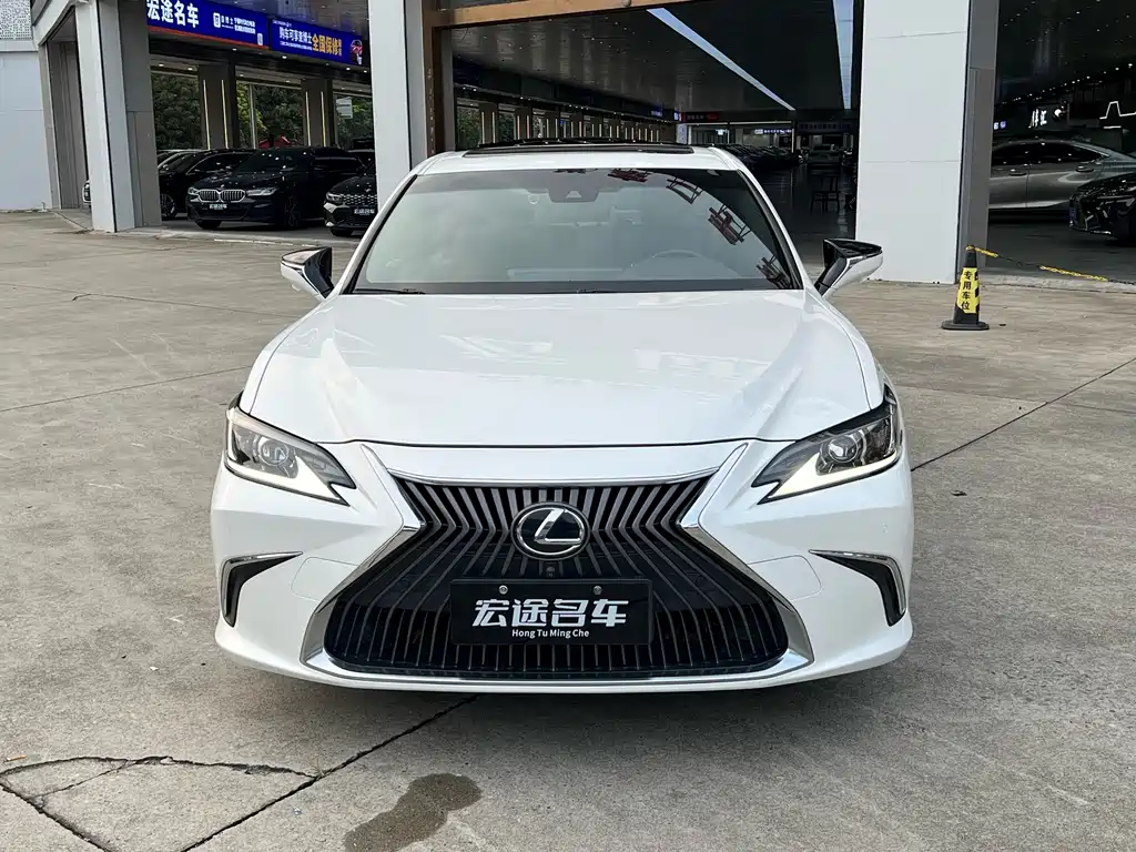 Lexus ES 2021 200