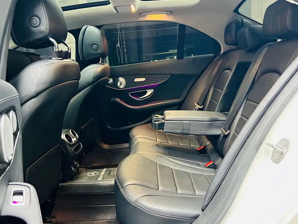 Mercedes-Benz C-Class — миниатюра 12