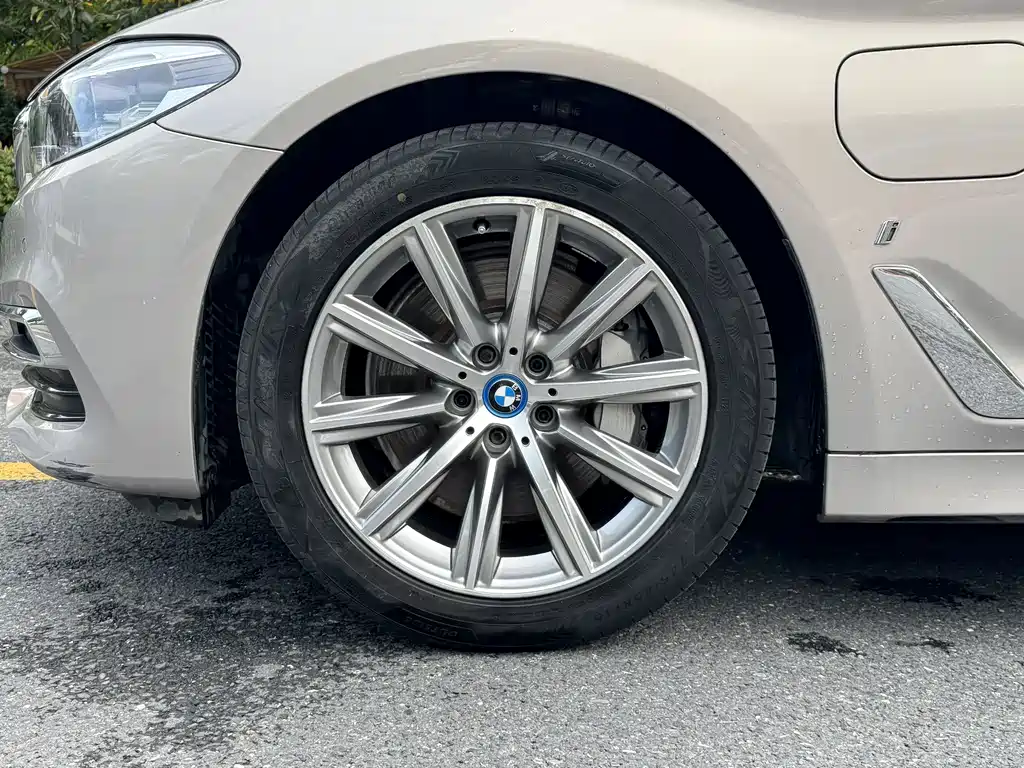 BMW 5 Series New Energy — миниатюра 21