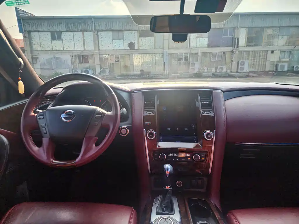 Nissan Patrol — миниатюра 7