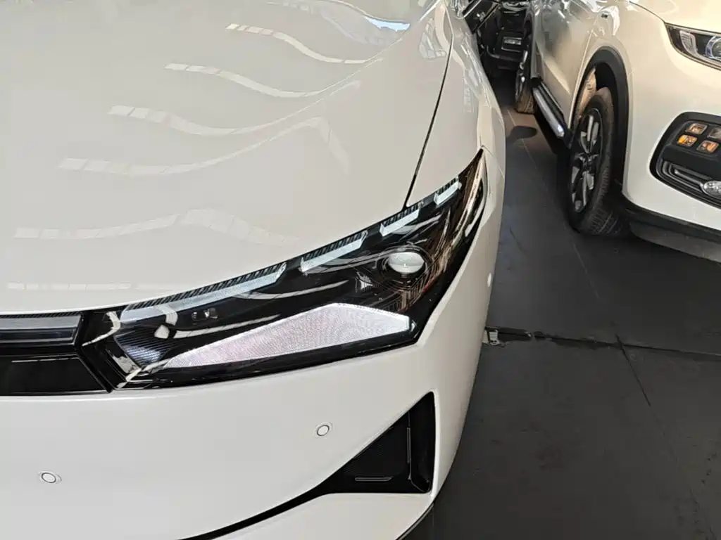 XPeng P5 — миниатюра 24