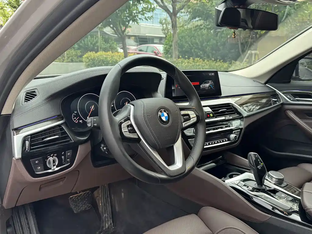 BMW 5 Series New Energy — миниатюра 9