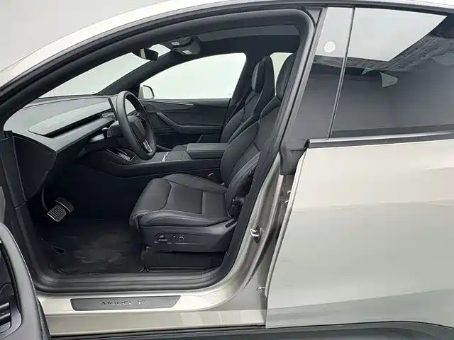 Tesla Model Y L — миниатюра 8