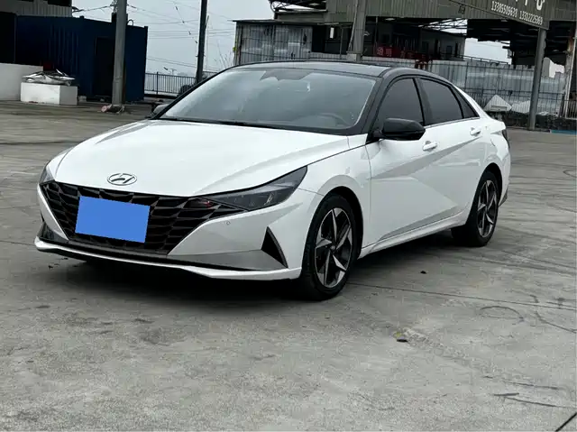 HYUNDAI ELANTRA