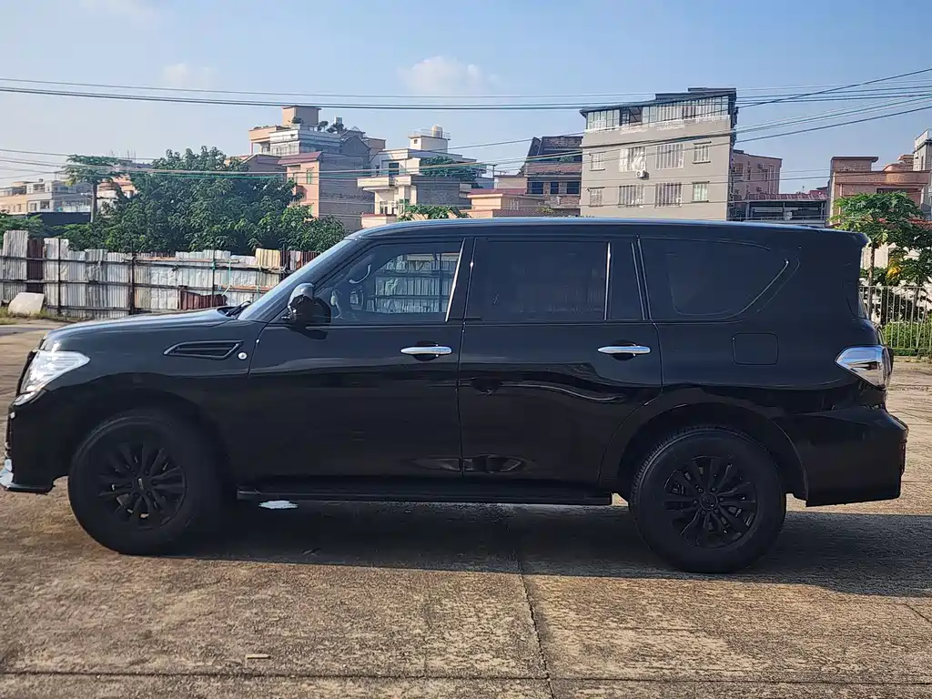 Nissan Patrol — миниатюра 4