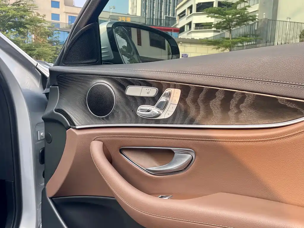 Mercedes-Benz E-Class — миниатюра 25