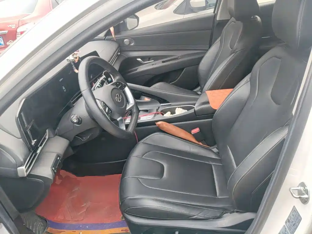 Hyundai Elantra — миниатюра 15