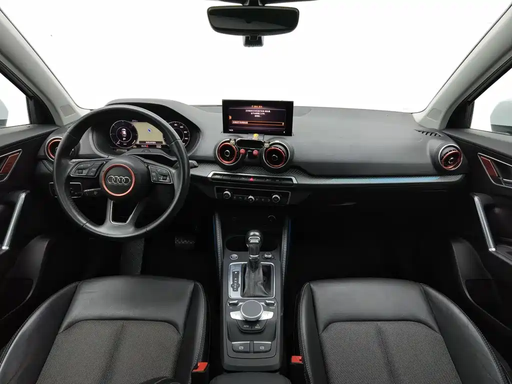 Audi Q2L e-tron — миниатюра 5